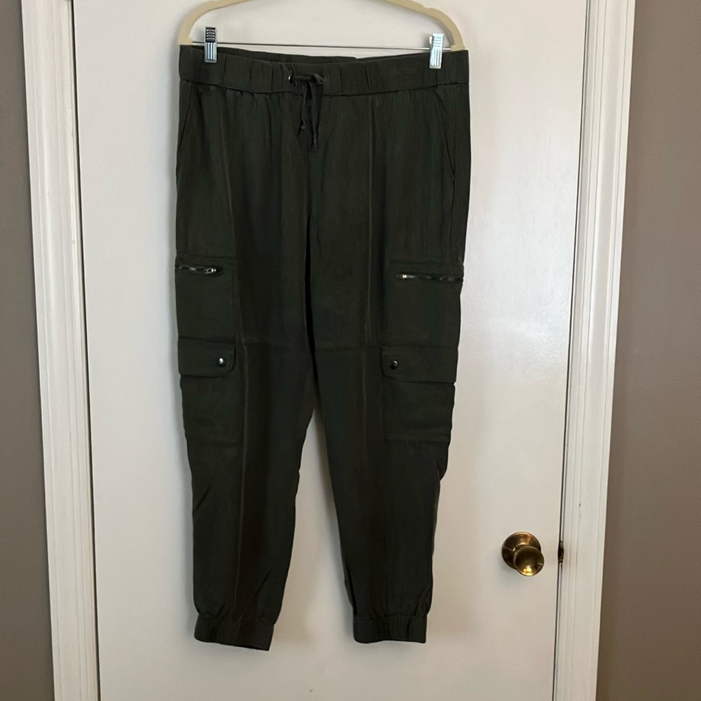Banana republic Olive Cargo Pants, size Large petite - Picture 2 of 9